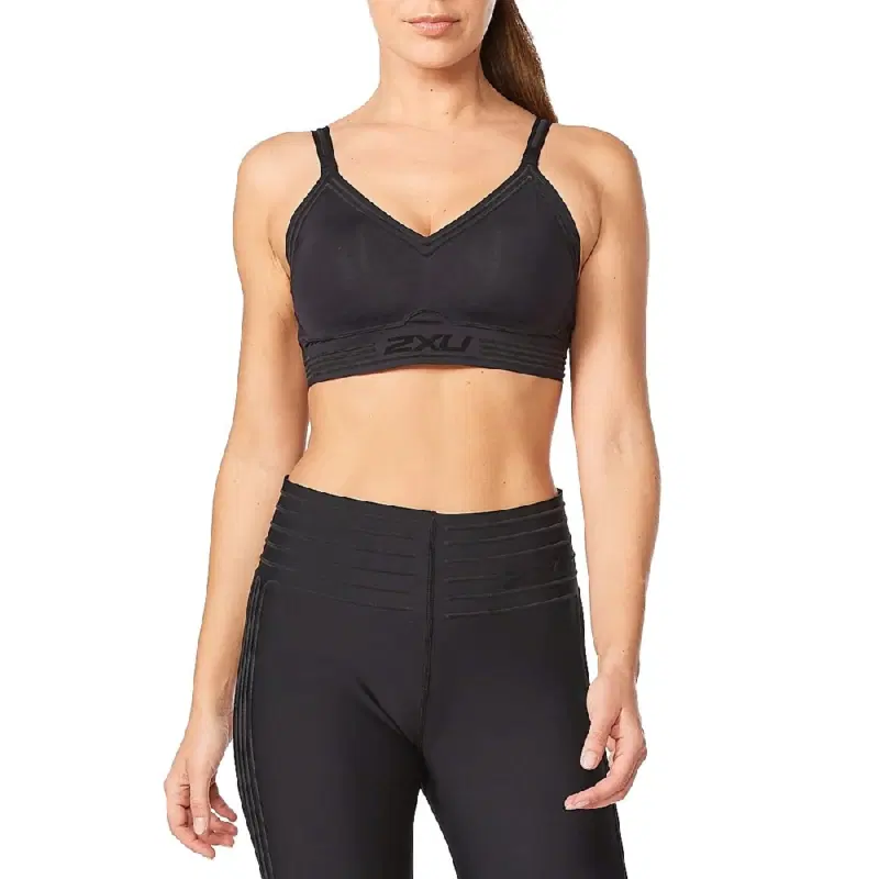 2XU NO DISTRACTION CROP (W) Топ спортивный женский Черный