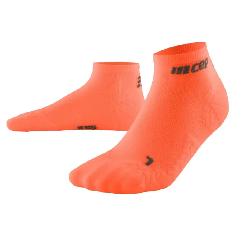 CEP ULTRALIGHT LOW CUT COMPRESSION SOCKS (W) Компрессионные короткие носки для бега ультратонкие женские Коралловый