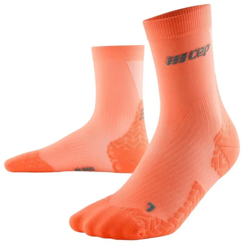 CEP ULTRALIGHT COMPRESSION SHORT SOCKS (W) Компрессионные ультратонкие носки для бега женские Коралловый