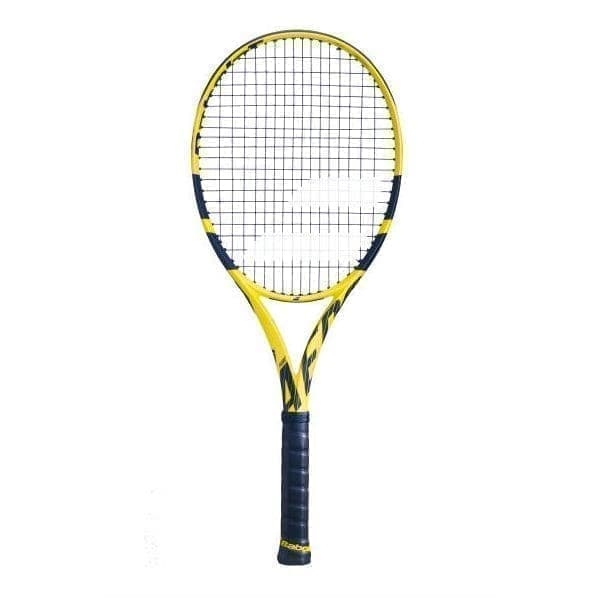 Ракетка Babolat PURE AERO PLUS состоит из каучука и углерода: при ударе эти материалы издают характерный звук, который нравится многим теннисистам