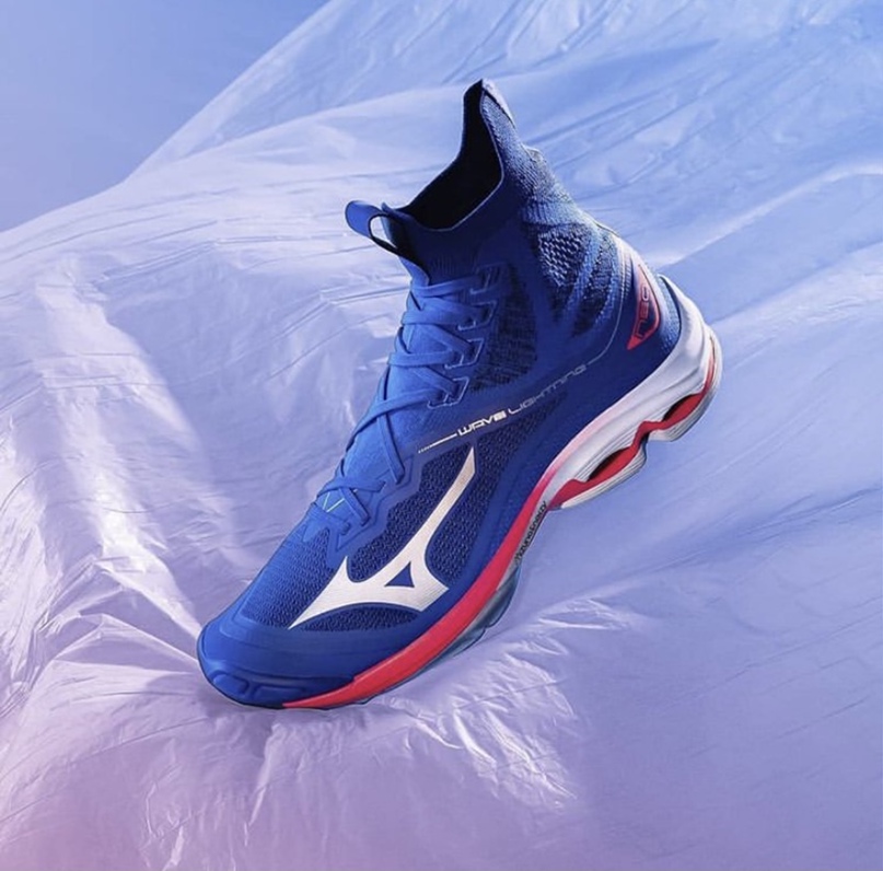 Mizuno WAVE LIGHTNING NEO