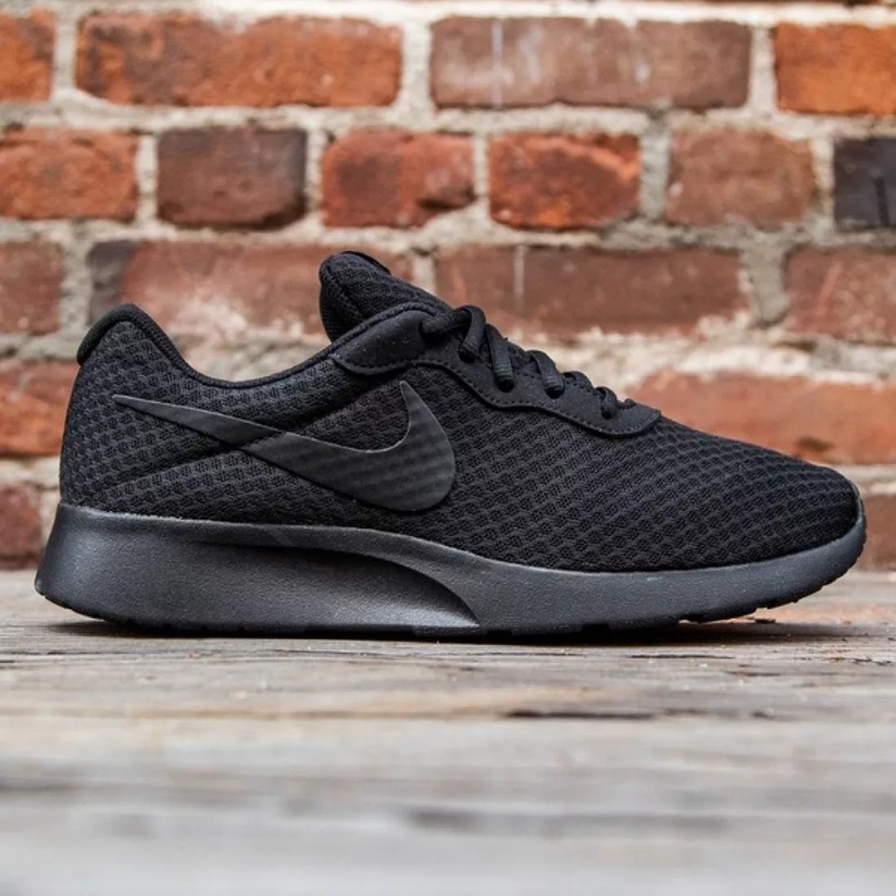 Новинки беговых кроссовок. Nike TANJUN