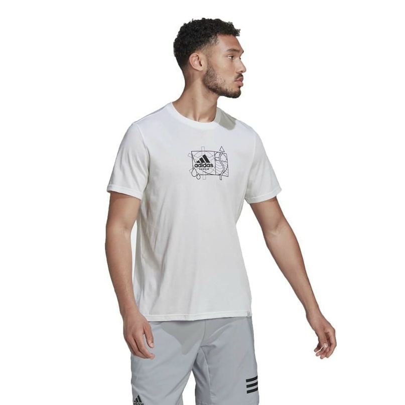 Футболка Adidas с фирменным логотипом подойдет тем, кто хочет выглядеть стильно даже во время игры