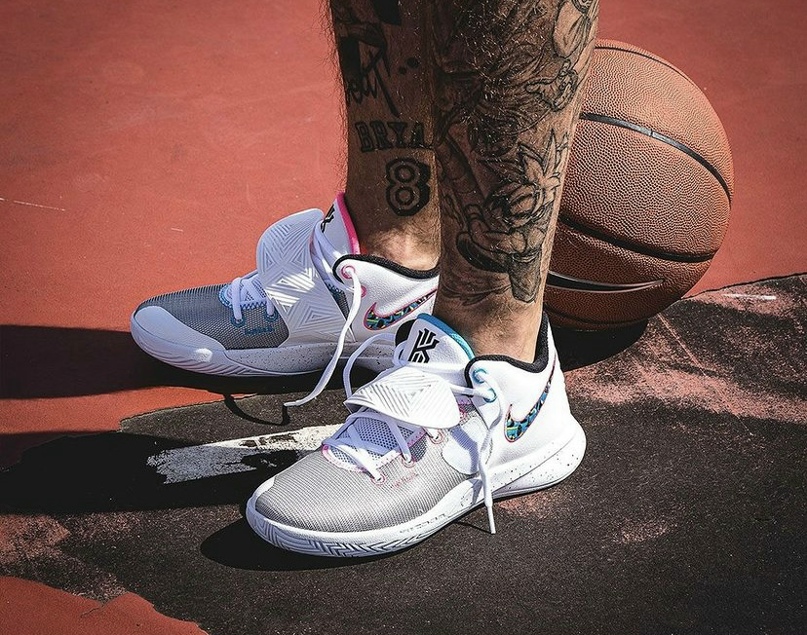 Nike KYRIE FLYTRAP III