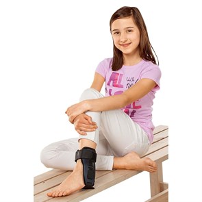 {{photo.Alt || photo.Description || 'Medi M.STEP KIDS Ортез для голеностопного сустава с пенно-гелевыми вкладышами детский'}}