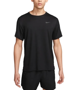 {{photo.Alt || photo.Description || 'Nike DRI-FIT UV MILER SHORT-SLEAVE RUNNING TOP Футболка беговая Черный'}}