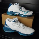 Mizuno WAVE LIGHTNING Z8 MID Кроссовки волейбольные Белый/Голубой - фото 256953