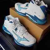 Mizuno WAVE LIGHTNING Z8 MID Кроссовки волейбольные Белый/Голубой - фото 256954