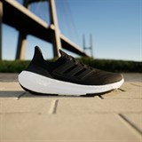 Adidas ULTRABOOST LIGHT Кроссовки беговые Черный/Белый - фото 271658
