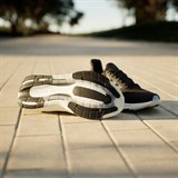 Adidas ULTRABOOST LIGHT Кроссовки беговые Черный/Белый - фото 271659