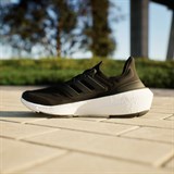 Adidas ULTRABOOST LIGHT Кроссовки беговые Черный/Белый - фото 271662