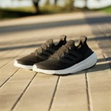 Adidas ULTRABOOST LIGHT Кроссовки беговые Черный/Белый - фото 271663