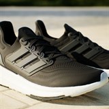 Adidas ULTRABOOST LIGHT Кроссовки беговые Черный/Белый - фото 271664