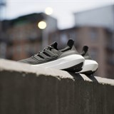 Adidas ULTRABOOST LIGHT (W) Кроссовки беговые женские Черный/Белый - фото 278684 Adidas ULTRABOOST LIGHT (W) Кроссовки беговые женские Черный/Белый - фото 278684