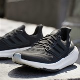 Adidas ULTRABOOST LIGHT (W) Кроссовки беговые женские Черный/Белый - фото 278685 Adidas ULTRABOOST LIGHT (W) Кроссовки беговые женские Черный/Белый - фото 278685
