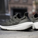 Adidas ULTRABOOST LIGHT (W) Кроссовки беговые женские Черный/Белый - фото 278686 Adidas ULTRABOOST LIGHT (W) Кроссовки беговые женские Черный/Белый - фото 278686
