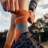 CEP HIKING MERINO MID CUT COMPRESSION SOCKS (W) Компрессионные носки для активного отдыха на природе женские Оранжевый/Серый - фото 280307
