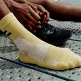 CEP TRAINING MID CUT COMPRESSION SOCKS Носки спортивные Песочный - фото 287281