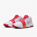 Nike LEBRON WITNESS 8 "DUNKIN DONUTS" Кроссовки баскетбольные Белый/Красный - фото 303760