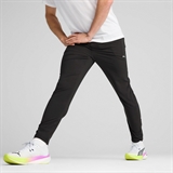 Puma RUN VEL TAPERED PANT Брюки беговые Черный - фото 303970 Puma RUN VEL TAPERED PANT Брюки беговые Черный - фото 303970