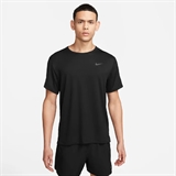 Nike DRI-FIT UV MILER SHORT-SLEAVE RUNNING TOP Футболка беговая Черный - фото 306107 Nike DRI-FIT UV MILER SHORT-SLEAVE RUNNING TOP Футболка беговая Черный - фото 306107