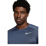 Nike MILER SHORT-SLEAVE RUNNING TOP Футболка беговая Темно-синий - фото 306202 Nike MILER SHORT-SLEAVE RUNNING TOP Футболка беговая Темно-синий - фото 306202