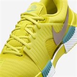 Nike ZOOM GP CHALLENGE 1 Кроссовки теннисные Желтый/Серый - фото 308391