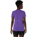 Asics ROAD SEAMLESS SS TOP (W) Футболка беговая женский Фиолетовый - фото 315536 Asics ROAD SEAMLESS SS TOP (W) Футболка беговая женский Фиолетовый - фото 315536