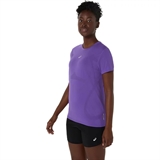 Asics ROAD SEAMLESS SS TOP (W) Футболка беговая женский Фиолетовый - фото 315537 Asics ROAD SEAMLESS SS TOP (W) Футболка беговая женский Фиолетовый - фото 315537