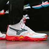 Mizuno WAVE MOMENTUM ELITE MID Кроссовки волейбольные Белый/Оранжевый - фото 320453