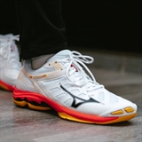 Mizuno WAVE VOLTAGE 2 Кроссовки волейбольные Белый/Оранжевый - фото 320460