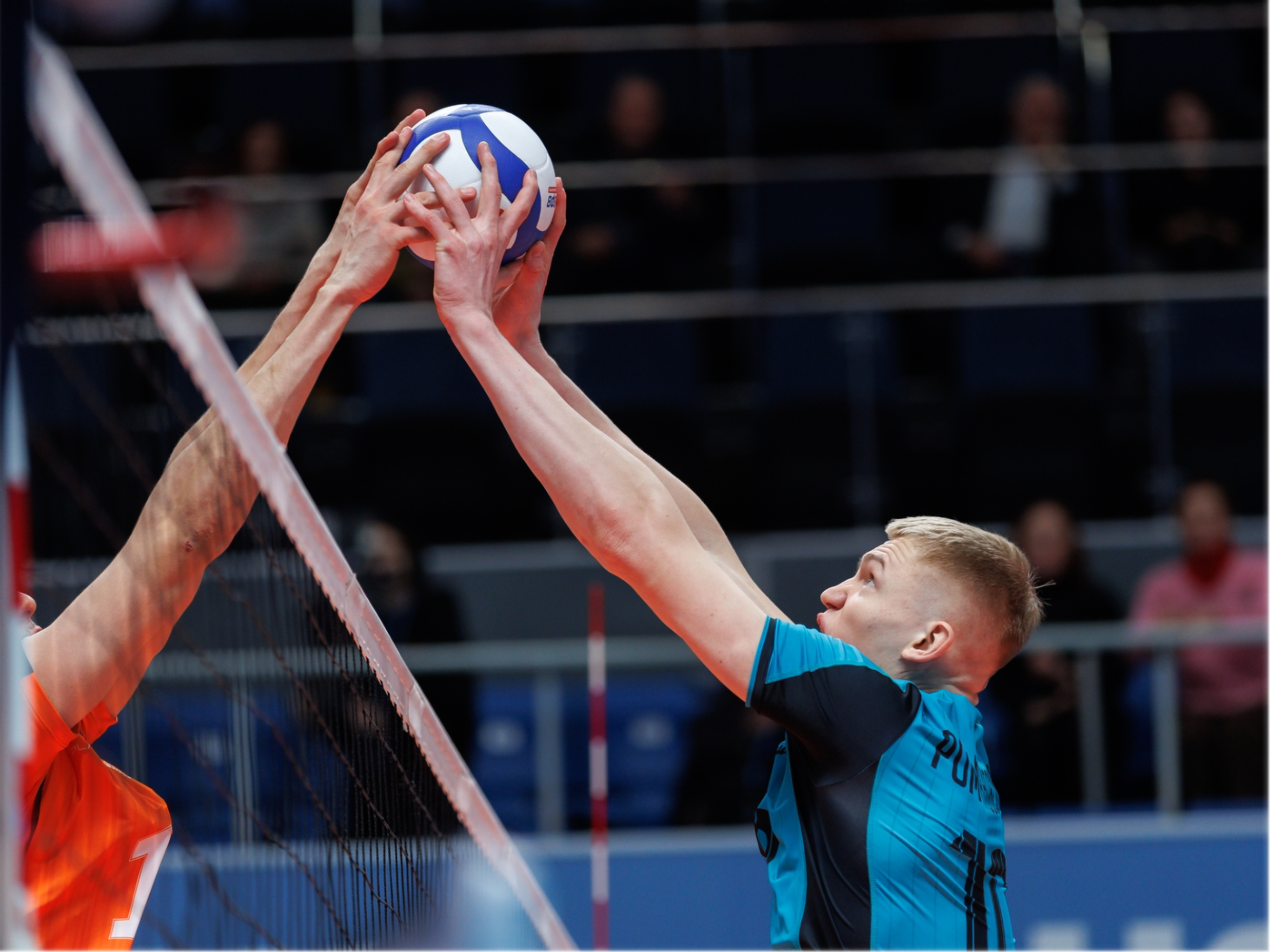 центральный блокирующий в волейболе